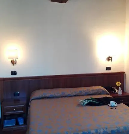 Corte Degli Estensi 3*