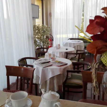 Hotel Corte Degli Estensi 3*