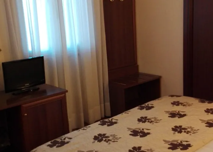 Corte Degli Estensi 3*