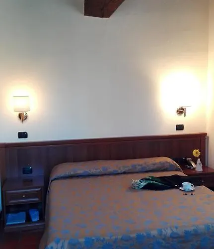 Corte Degli Estensi 3*